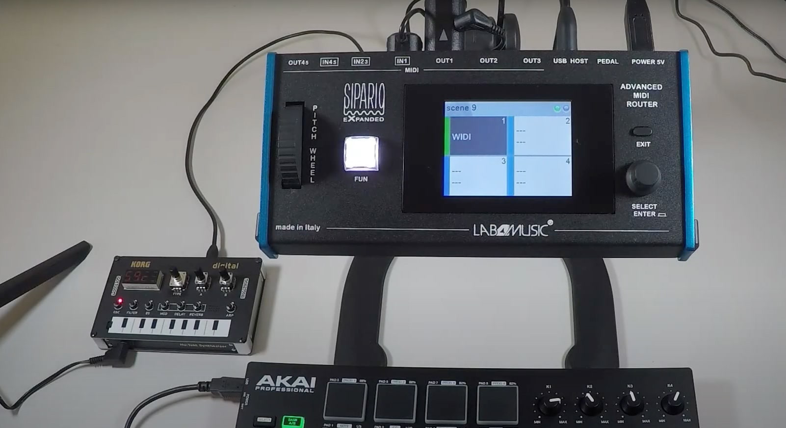 Zaawansowane rozdzielacze midi z fizyczną jednostką sterującą od LAB4MUSIC